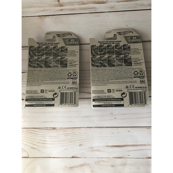 Hot Wheels Set of 2 Stars and Stripes Series 9/10 and 10/10 - Picture 5 of 5